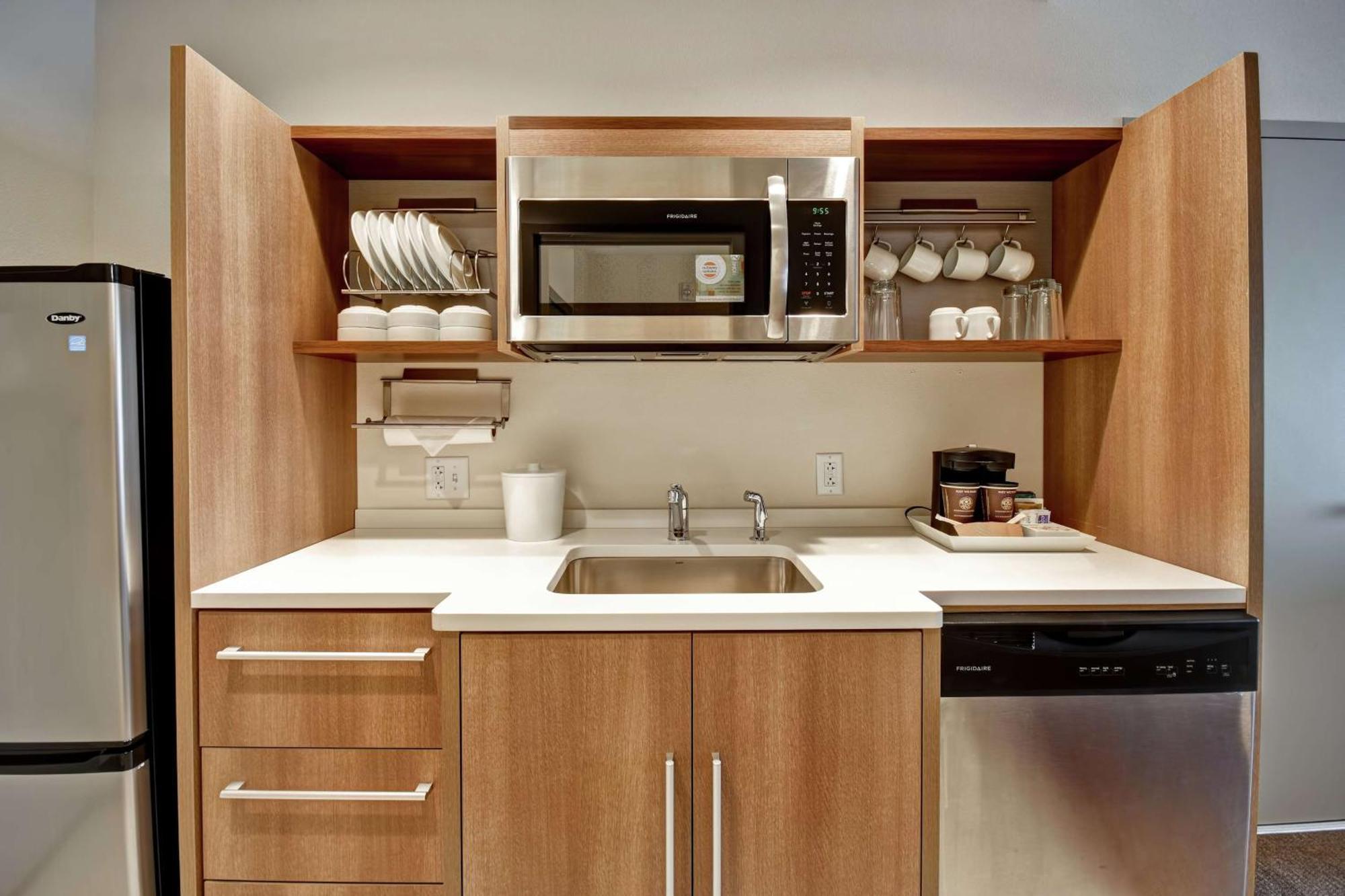 Home2 Suites By Hilton Springfield North Εξωτερικό φωτογραφία